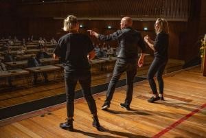 Unterhaltsam und Spannend: Das Improvisationstheater "Wildwechsel" in Aktion auf der Bühne