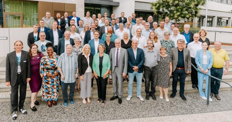 Gruppenbild Kreistag mit Landrat Edgar Wolff