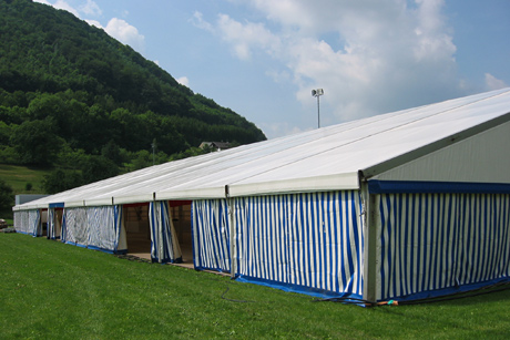 Festzelt, symbolisch für „fliegende Bauten“