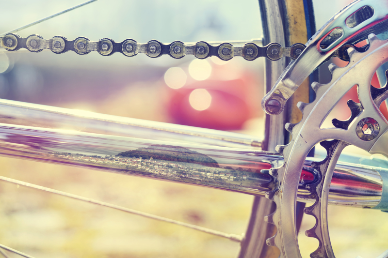 Hohenstaufen spiegelt sich an einem Fahrrad